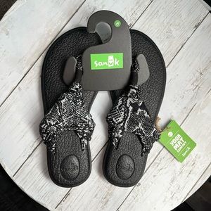 NWT Women’s Sanuk Yoga Mat Sandals